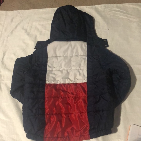 Tommy Hilfiger - Picture 2 of 9